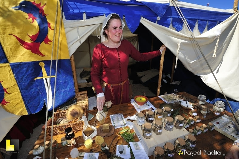 Fête médiévale saint vincent de barres la médecine au moyen âge photo Pascal Blachier