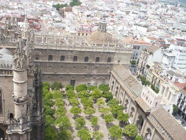 vista del patio della Cattedrale Siviglia