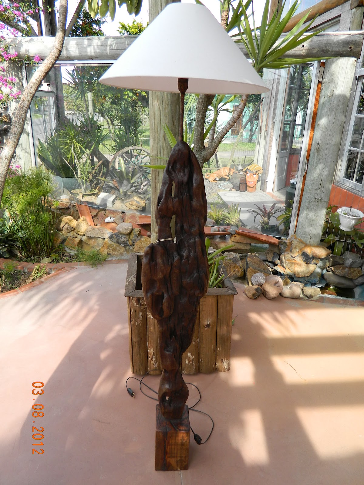 Reinventando e reciclando Luminária rústica de chão...