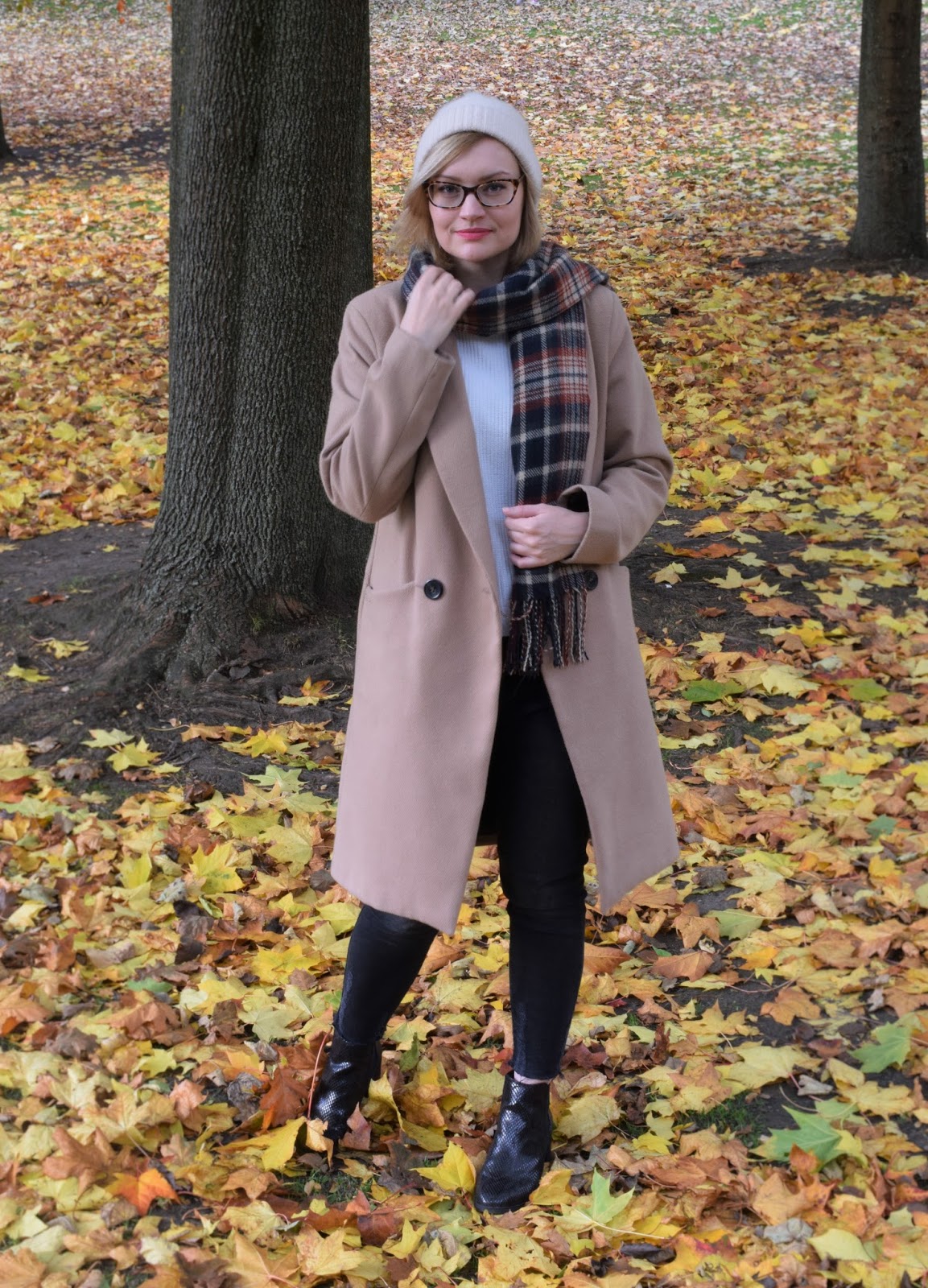 Scottish winter style trend, tartan scarf, The Whitepepper, The Sad Ghost Club, Edinburgh blogger photoshoot, simple chic scottish style, UK style blogger, camel coat, how to layer for winter in Scotland,