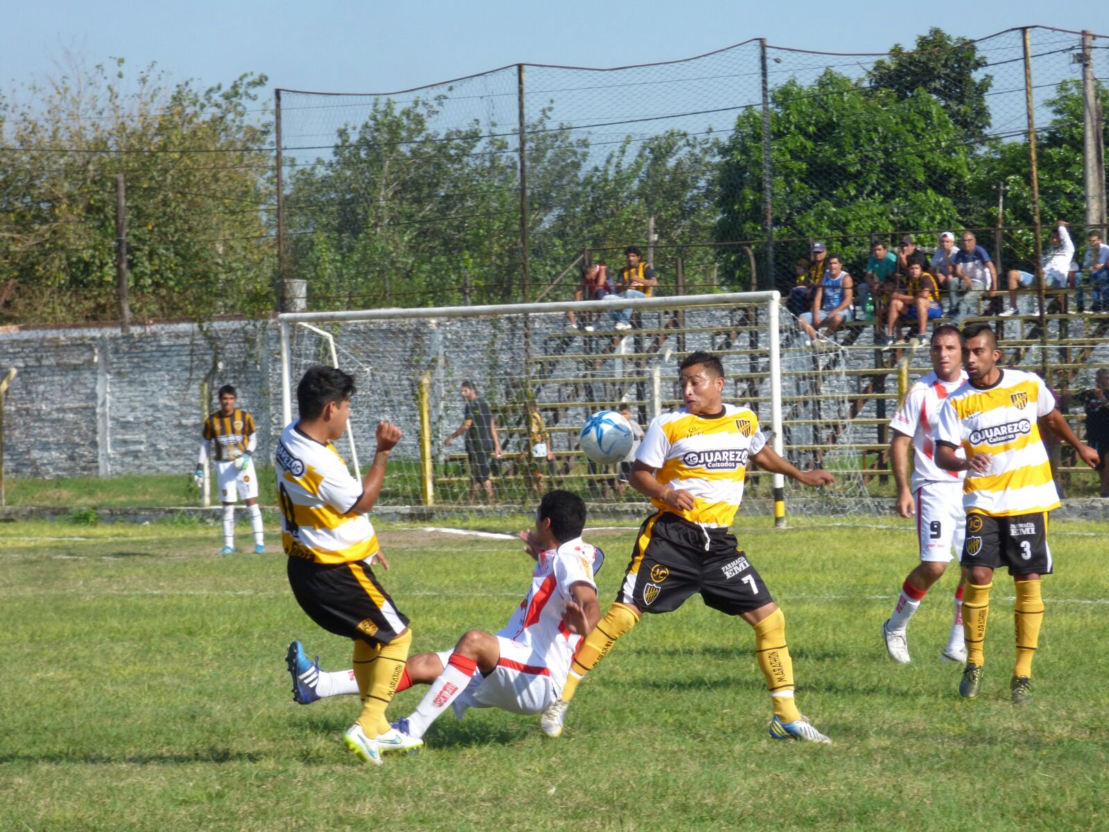 Intermedio: Racing derrotó 4-1 a Plaza Colonia en el Parque Roberto por el  grupo B