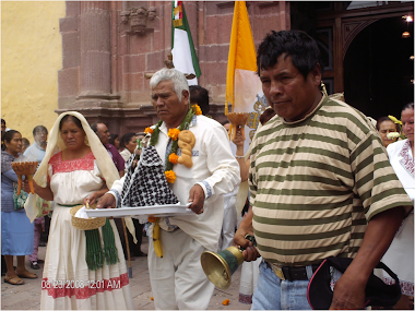 SAN NICOLÁS SALIENDO DE MISA DEL SEÑOR DE JALPAN