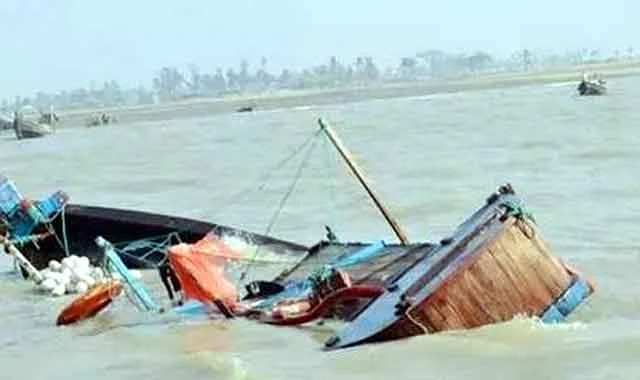 4 missing in boat sinking in Jamalpur