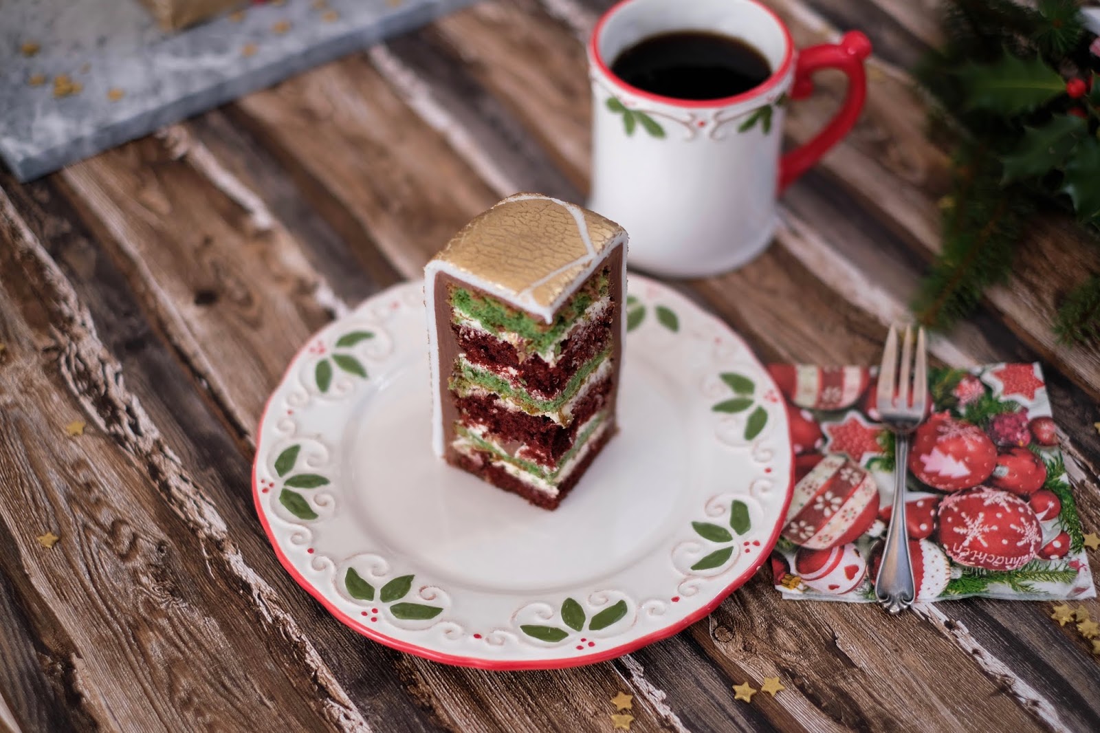 Red Velvet und Pistazien Törtchen mit Karamell und Nougat | Marion&amp;#39;s ...