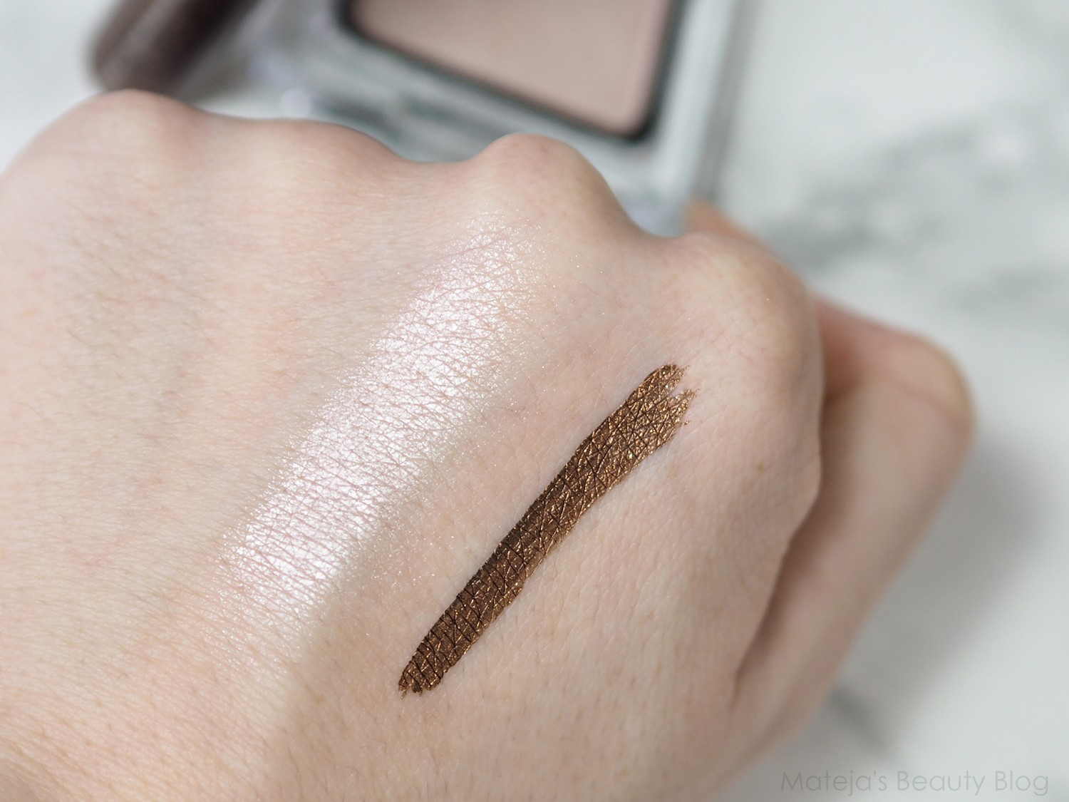 catrice highlighting eyeshadow