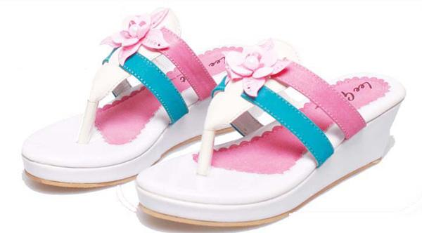 Rekomendasi Sandal Wanita Branded Terkini Rekomendasi Sandal Wanita Branded Terkini