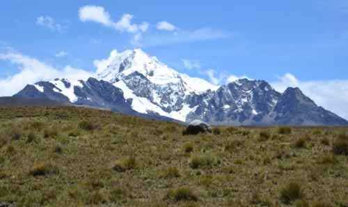 Cholitas paceñas conquistarán la cumbre de Acotango luego del Huayna Potosí