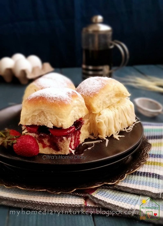 Citra&amp;#39;s Home Diary: Buchty ( Buchteln / Buchta / Wuchteln) Bread / Roti ...