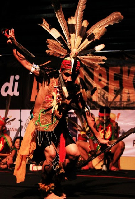 "Mandau", The Exotic Dayak Dance