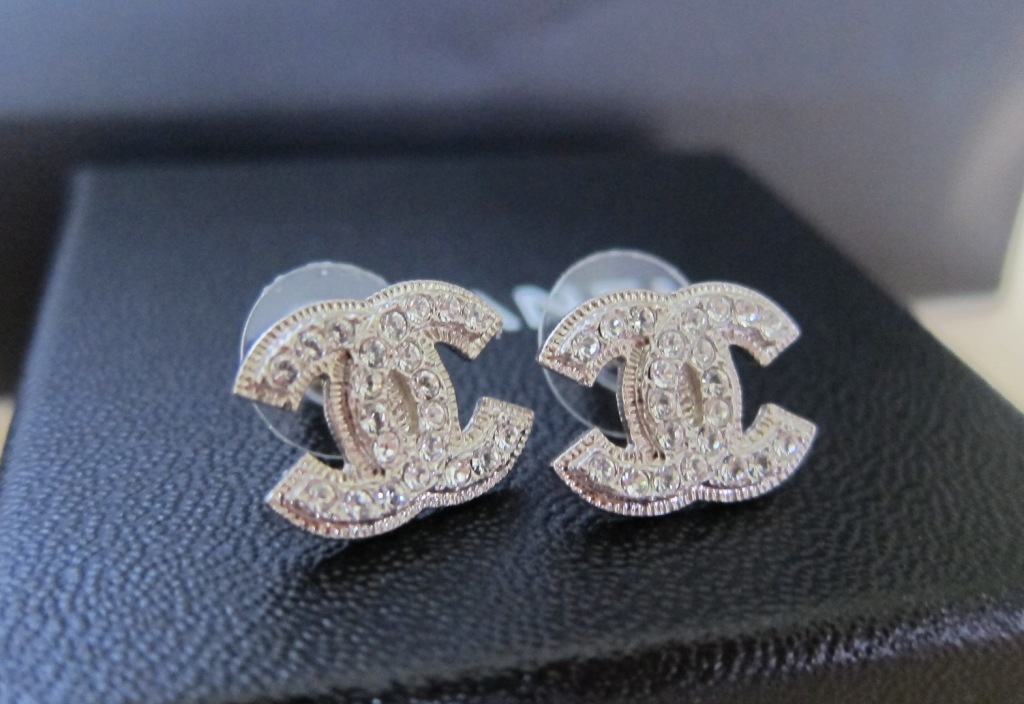 CHANEL 26S DOUBLE C ICON CRYSTAL STUD EARRINGS WITH PAVE LOGO DISC IN SILVER METAL 630076 main image 0