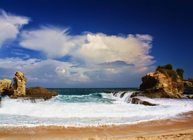 Indahnya Pantai Klayar di Pacitan. Indahnya Pantai Klayar di Pacitan.