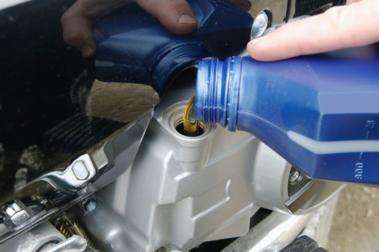 7 Penyebab Oli Bocor Pada Motor Matic yang Perlu Anda Tahu 7 Penyebab Oli Bocor Pada Motor Matic yang Perlu Anda Tahu