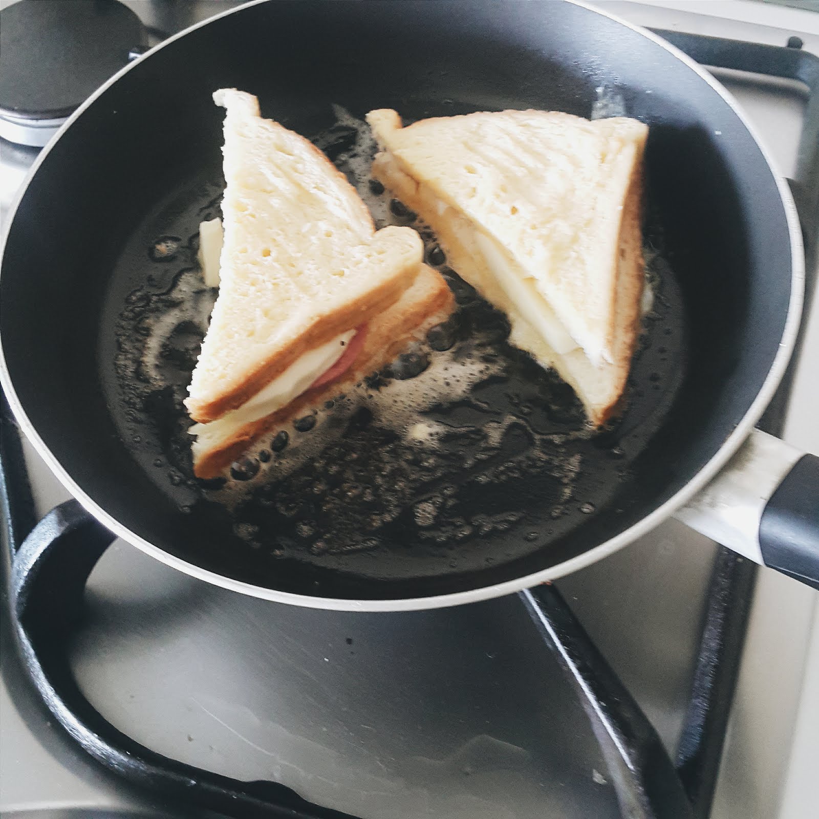 Tavada Kolay Yumurtalı Tost Tavada Kolay Yumurtalı Tost