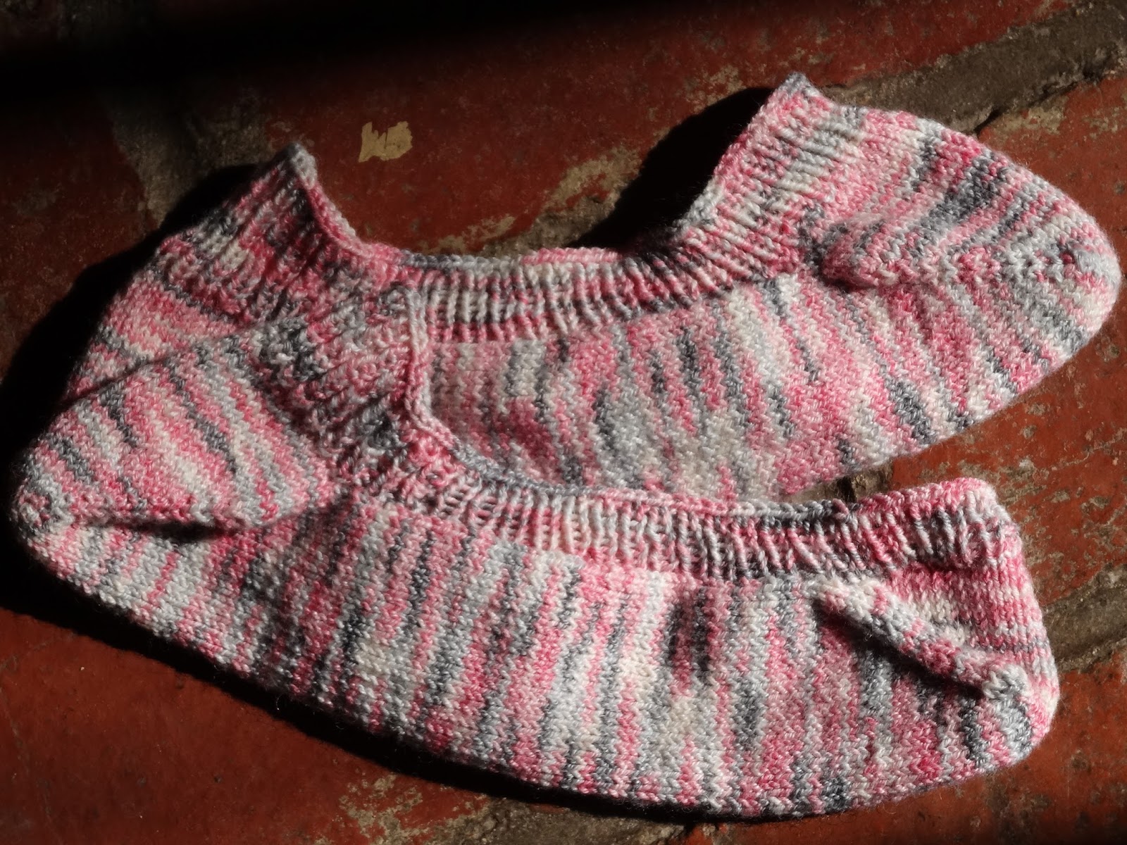 ...Knitting Up A Storm FO Skimmer NoShow Socks