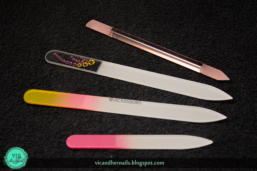 Vic and Her Nails Aveniro Glass Nail Files Review