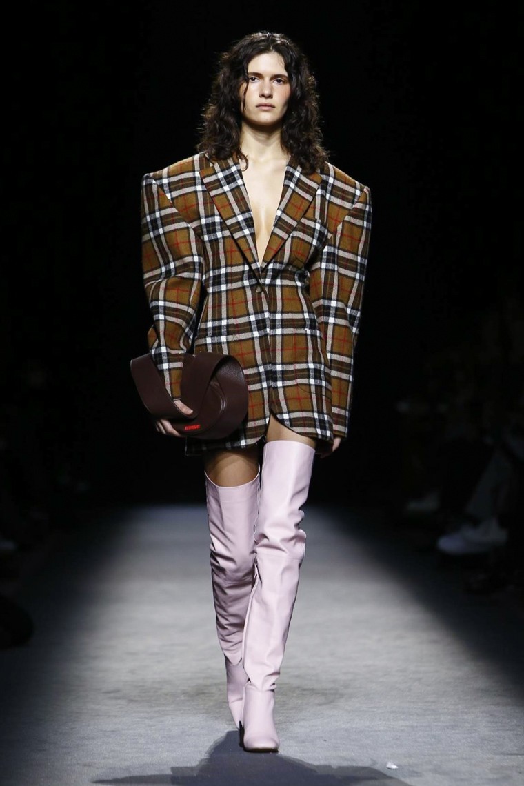 Jacquemus Fall/Winter 2016-2017 RTW PFW jacquemus-fall-winter-2016-2017-collection-paris-fashion-week, , jacquemus-fall-winter-2016-2017, jacquemus-fall-winter-2016, jacquemus-fall-winter-2017, jacquemus-fall-2016-2017, jacquemus-fall-2016, jacquemus-fall-2017, du-dessin-aux-podiums, dudessinauxpodiums
