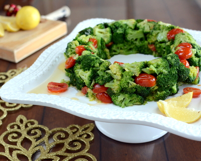 Broccoli & Tomato Holiday Wreath ♥ AVeggieVenture.com, topped with a lemon butter sauce. Dramatic to serve! Tastes great! Easier than it looks! Low Carb!