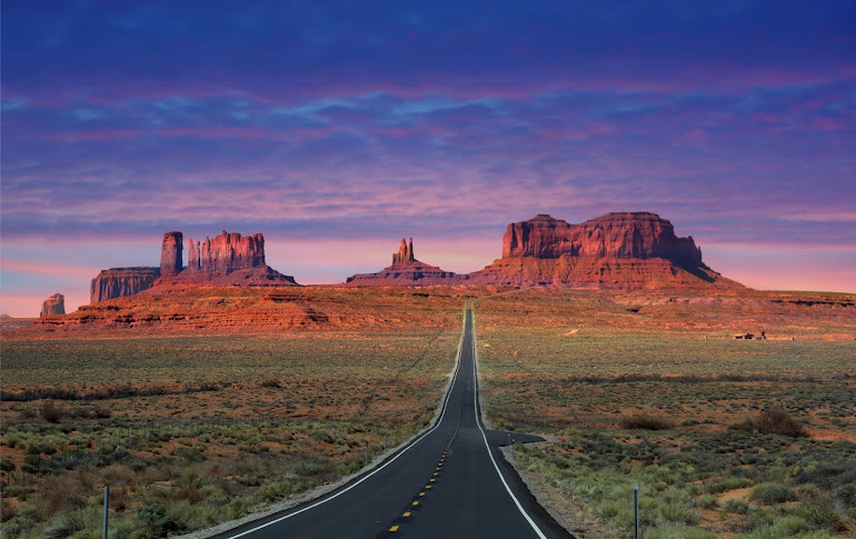 Tsé Biiʼ Ndzisgaii (Navajo: Valley of the Rocks) Monument Valley