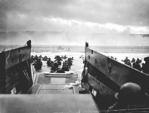 Soldados prestes a desembarcar na Normandia, na 2ª Guerra Mundial, dia D