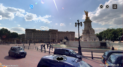 Buckingham Palace - Streetside view