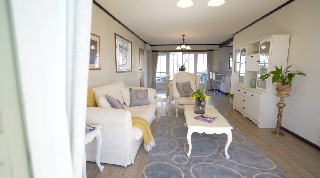 17 Photos vs. 13 Chandler St, Tahunanui Interior Design Luxury Home Tour