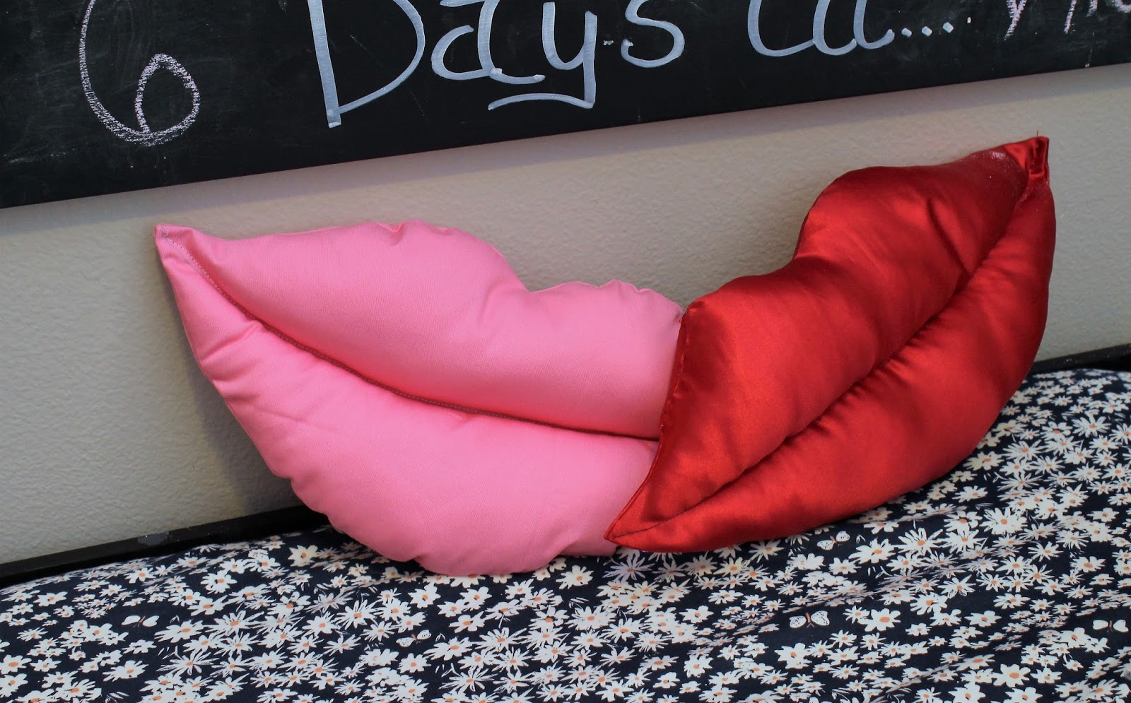 Tutorial and pattern: Kissy Lips Pillow