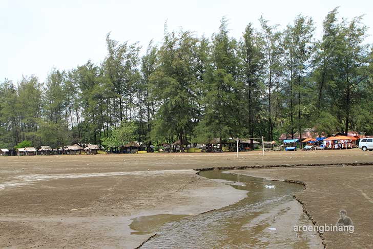 batu malin kundang pantai air manis padang