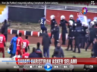 hırpalanan futbolcu polis çemberine alındı olayların büyümesini araya giren polis önledi. 