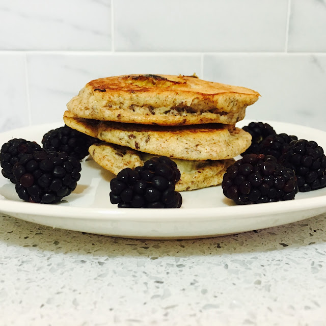 Della Favorite Almond, Banana, and Flax Pancakes