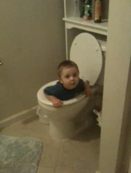 Video: トイレトレーニングに自ら挑んだ男の子の「トレインスポッティング」な特訓風景 ! !