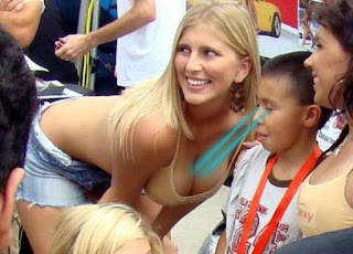 Top 5 Kids Who Are LOOKING AT Your Boobs Significantly Top 5 Kids Who Are LOOKING AT Your Boobs Significantly