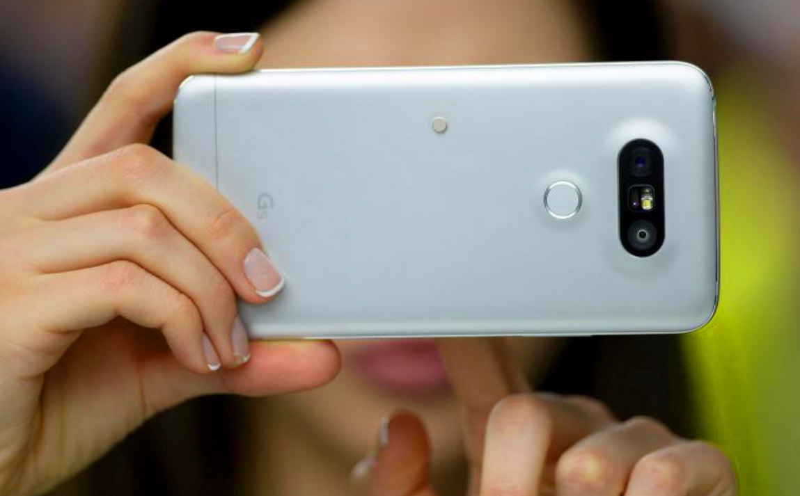 5 HP Android Dual Kamera Belakang Termurah 5 HP Android Dual Kamera Belakang Termurah