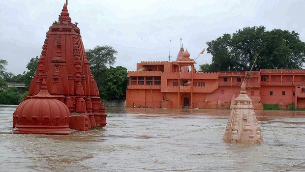 ujjain-mahakal-mandir-2015-90 साल बाद जलमग्न हुए उज्जैन के बाबा महाकाल भस्म आरती