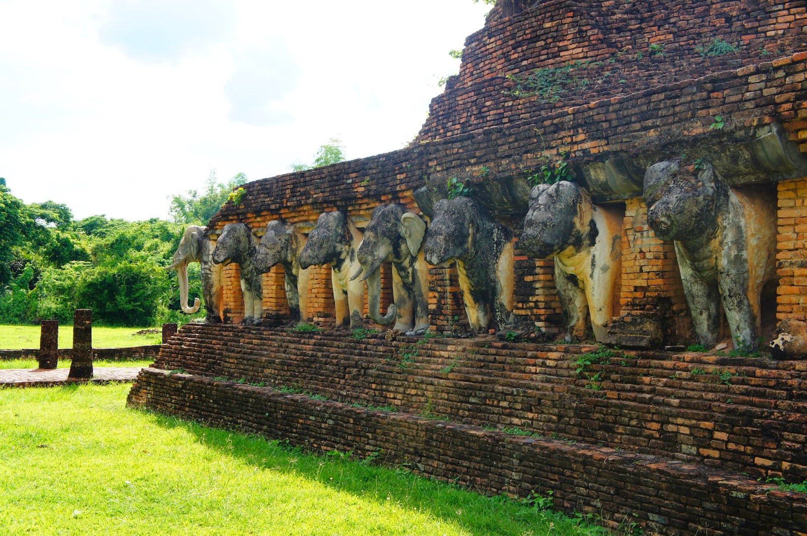 Old Sukhothai - Wat Chang Lom