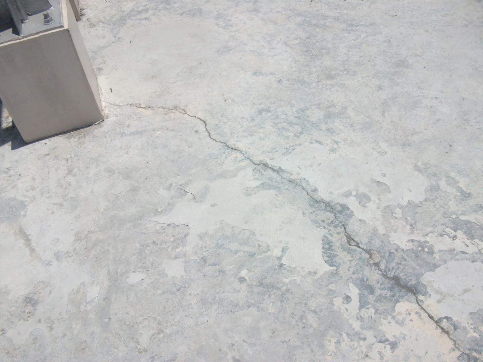 BUILDER'S JOURNAL QUALITY ISSUE CONCRETE HAIRLINE CRACKS