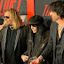 A primeira reação do Mötley Crüe ao assistir o filme The Dirt