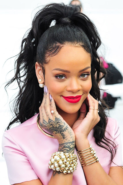 Rihanna Named SEXIEST Woman Alive. 1