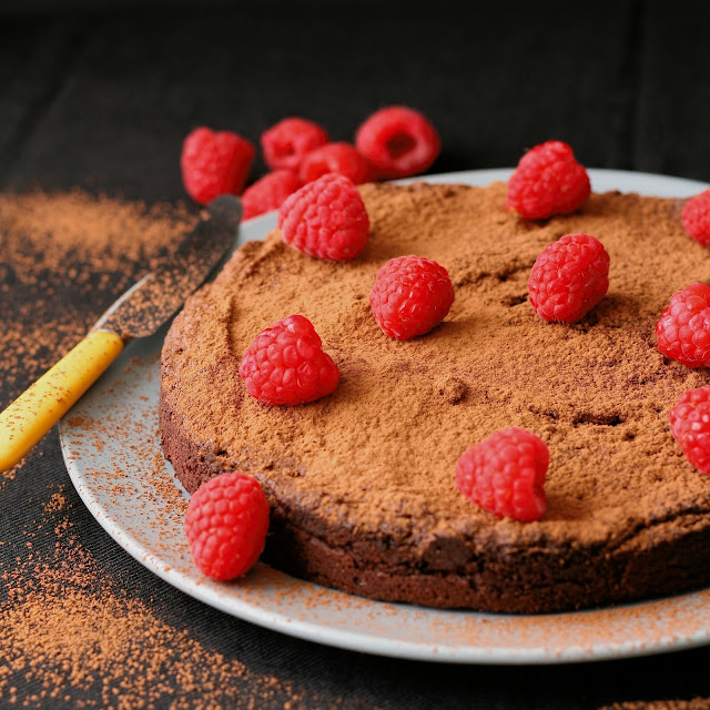 Flourless dark chocolate cake. Gluten free chocolate cake with raspberries.