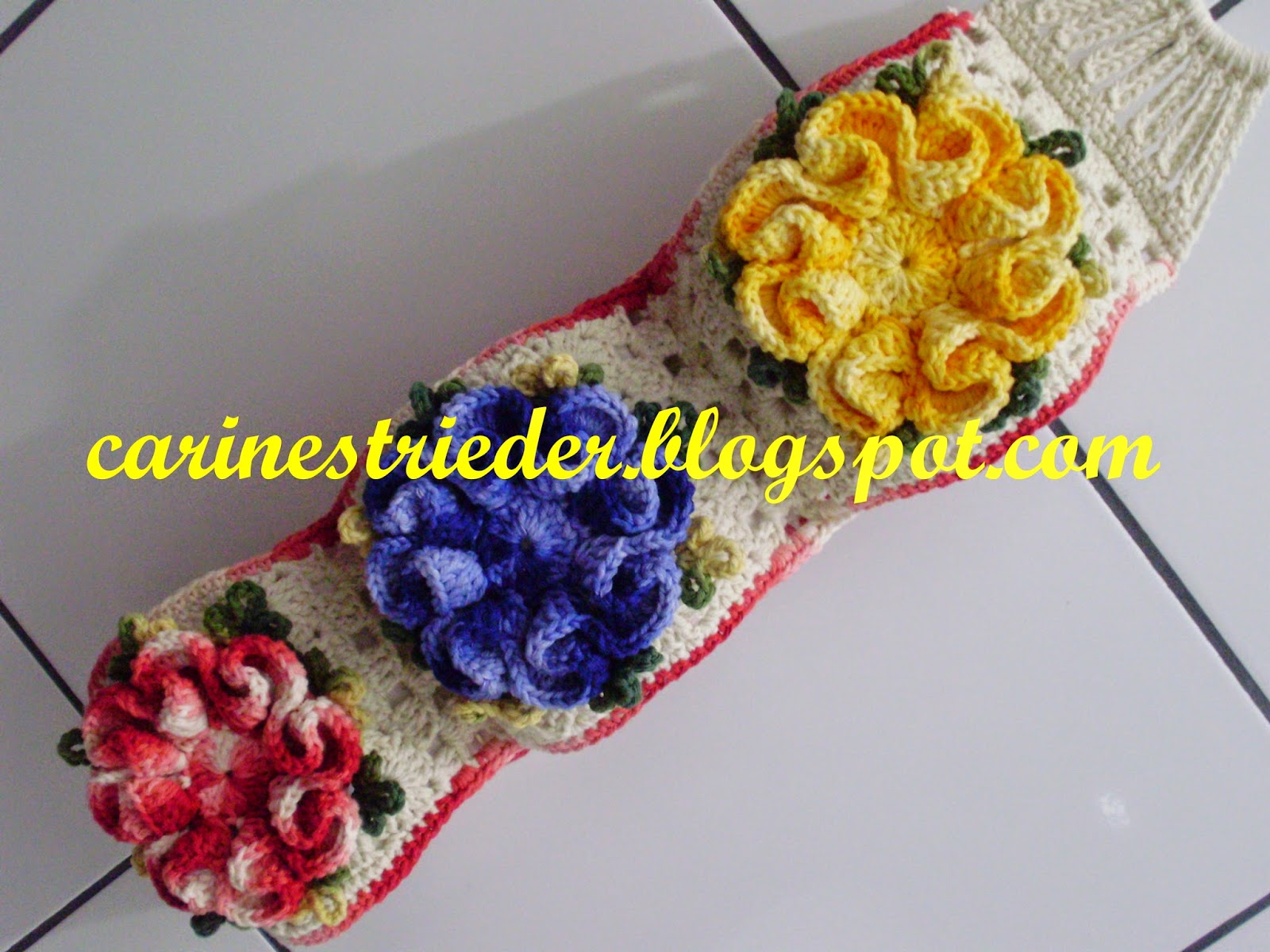 Carine Strieder - Crochet Designer: Porta Papel Higiênico com a Flor Camélia