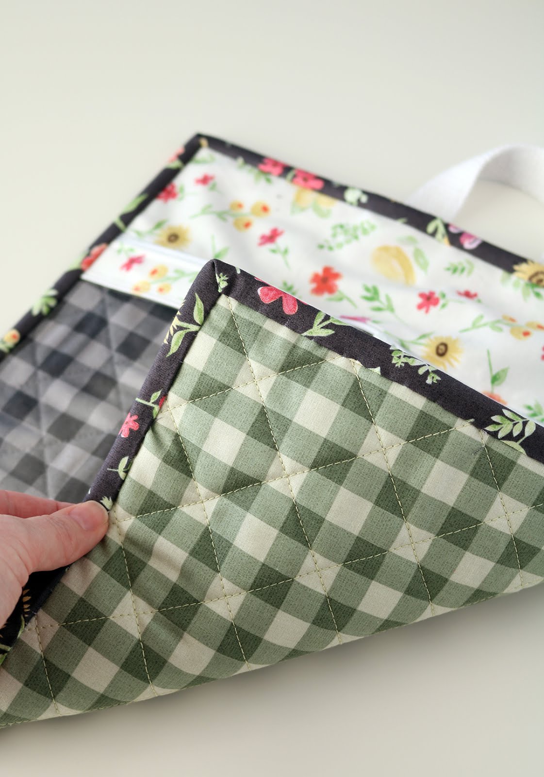 How to make an easy WIP Project Bag with Vinyl and a Zipper