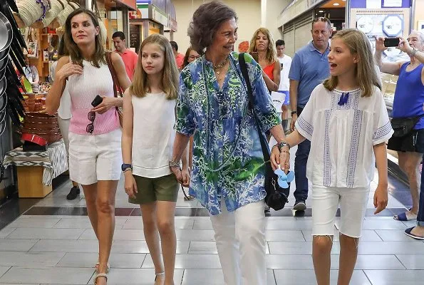 Queen Sofia, Queen Letizia, Princess Leonor and Infanta Sofia went for a walk in the downtown of Palma de Mallorca