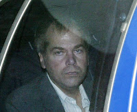 John Hinckley, cel care l-a împușcat mortal pe președintele Reagan în 1981, foto preluat din site-ul theatlantic.com John Hinckley, cel care l-a împușcat mortal pe președintele Reagan în 1981, foto preluat din site-ul theatlantic.com
