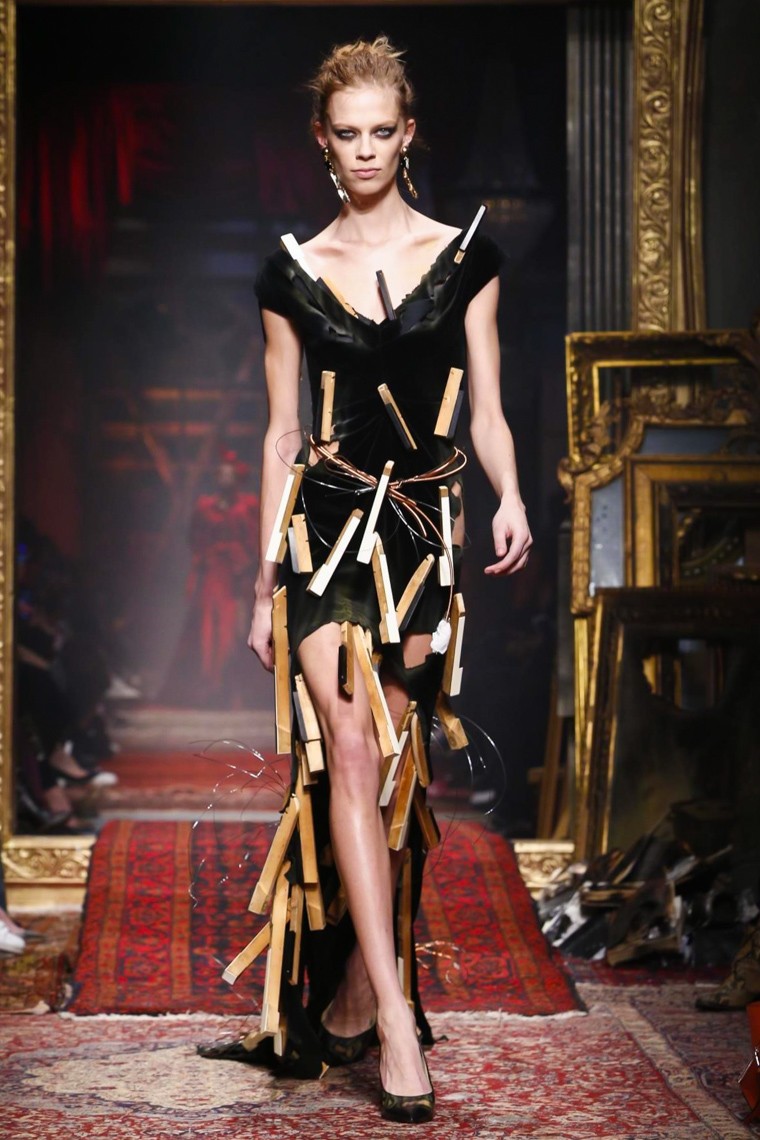 Moschino Fall/Winter 2016-2017 RTW MFW moschino-fall-winter-2016-2017-collection-milan-fashion-week, moschino-fall-winter-2016-2017, moschino-fall-winter-2016, moschino-fall-winter-2017, moschino-fall-2016-2017, moschino-fall-2016, moschino-fall-2017, moschino-teddy-bear, ours-moschino, coque-moschino, du-dessin-aux-podiums, dudessinauxpodiums