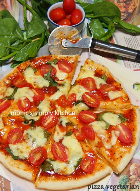 pizza vegetarian tomat ceri bayam