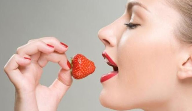 Buah stroberry merupakan buah yang mempunyai kandungan vitamin C yang tinggi didalamnya Lima Manfaat Buah Stroberry Untuk Kecantikan