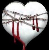 Corazón lastimado Dibujo de un corazón sangrndo amarrado con espinas