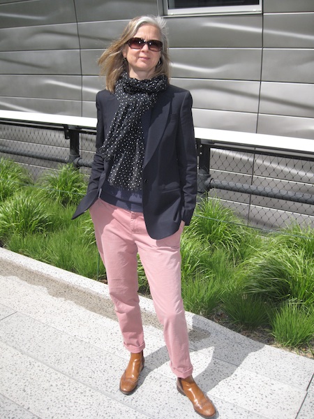 ways to wear a navy blazer