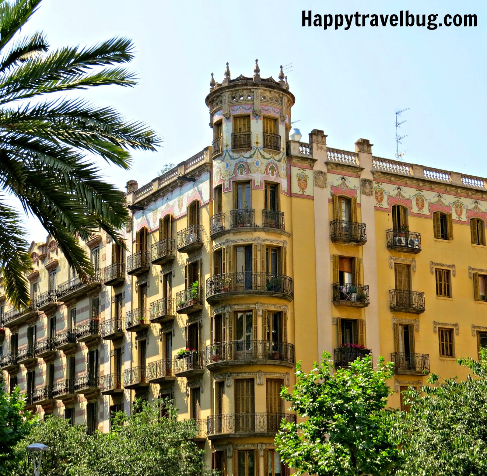 The {Happy} Travel Bug: Barcelona's Balconies