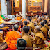 พระเดชพระคุณพระกิตติโสภณวิเทศ เจ้าอาวาสวัดนาคปรก ผู้อำนวยการโครงการเดินธุดงค์ฯ ได้นำคณะพระธุดงค์ ๑๒๐ รูป เดินด้วยเท้าไปถวายสักการะ และถวายรายงานการเดินธุดงค์ในประเทศอินเดีย-เนปาล