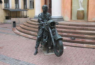 Виктор Цой на мотоцикле